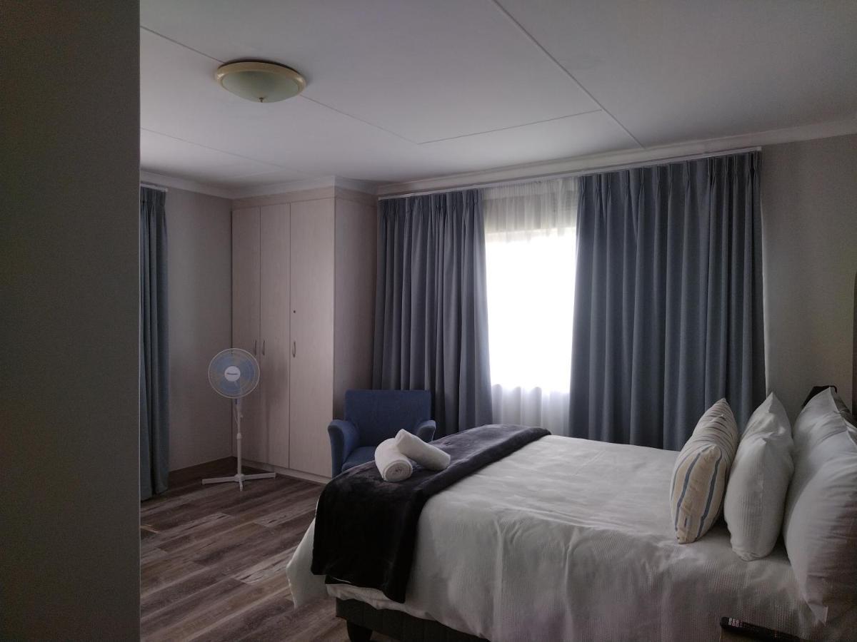 Blue Owl Guest House มอสเซิลเบย์ ภายนอก รูปภาพ
