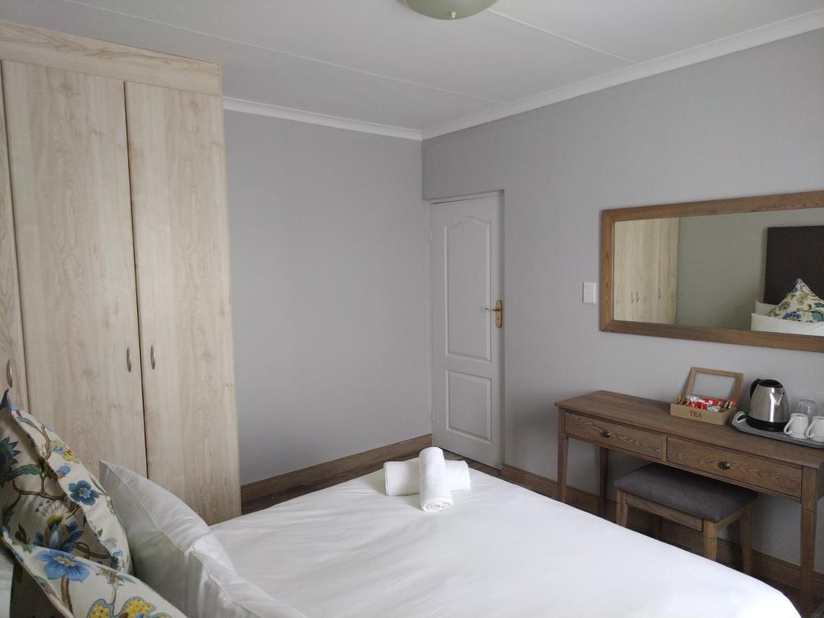 Blue Owl Guest House มอสเซิลเบย์ ภายนอก รูปภาพ